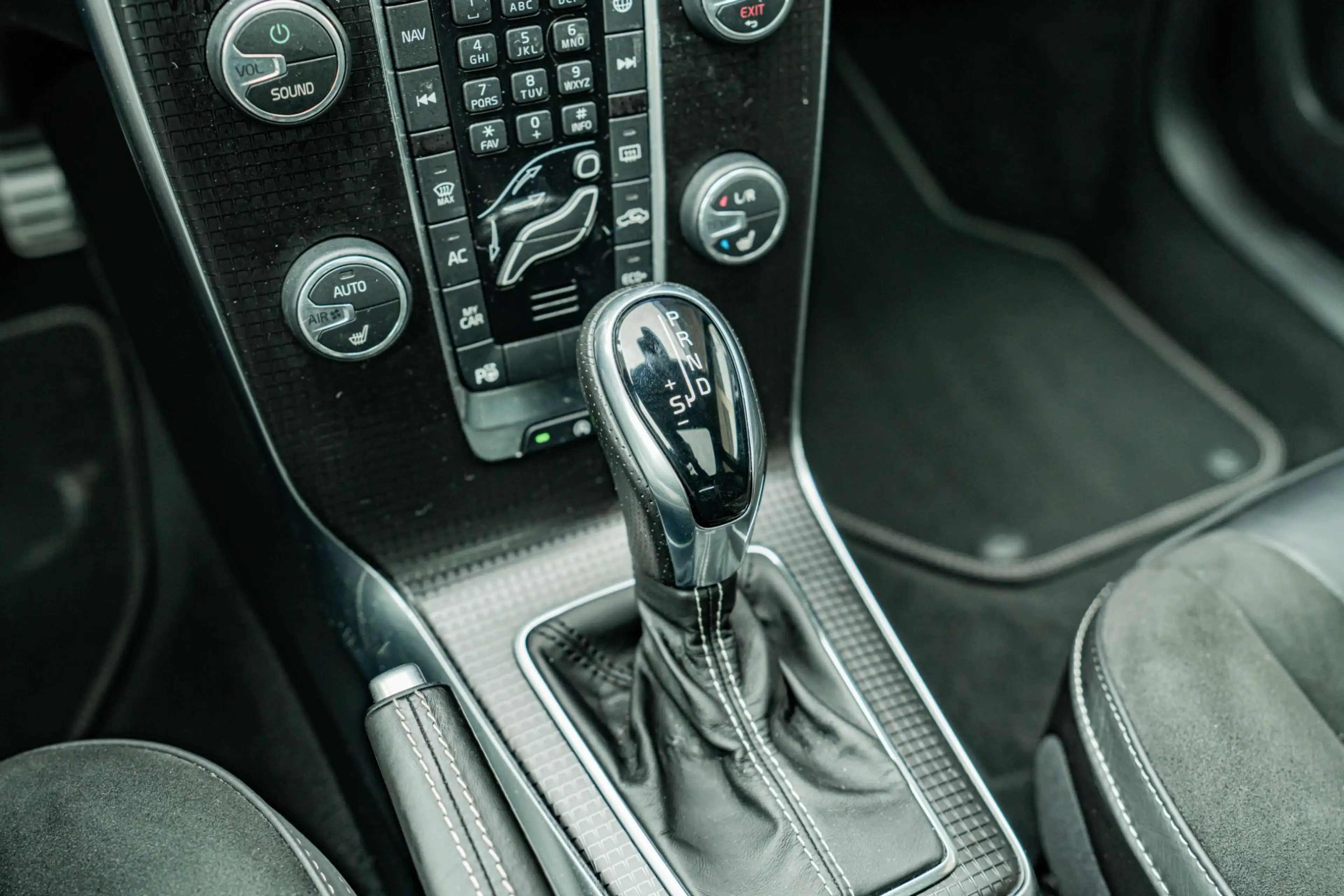 Volvo V40 1.5 T3 Polar+ Sport — photo 23