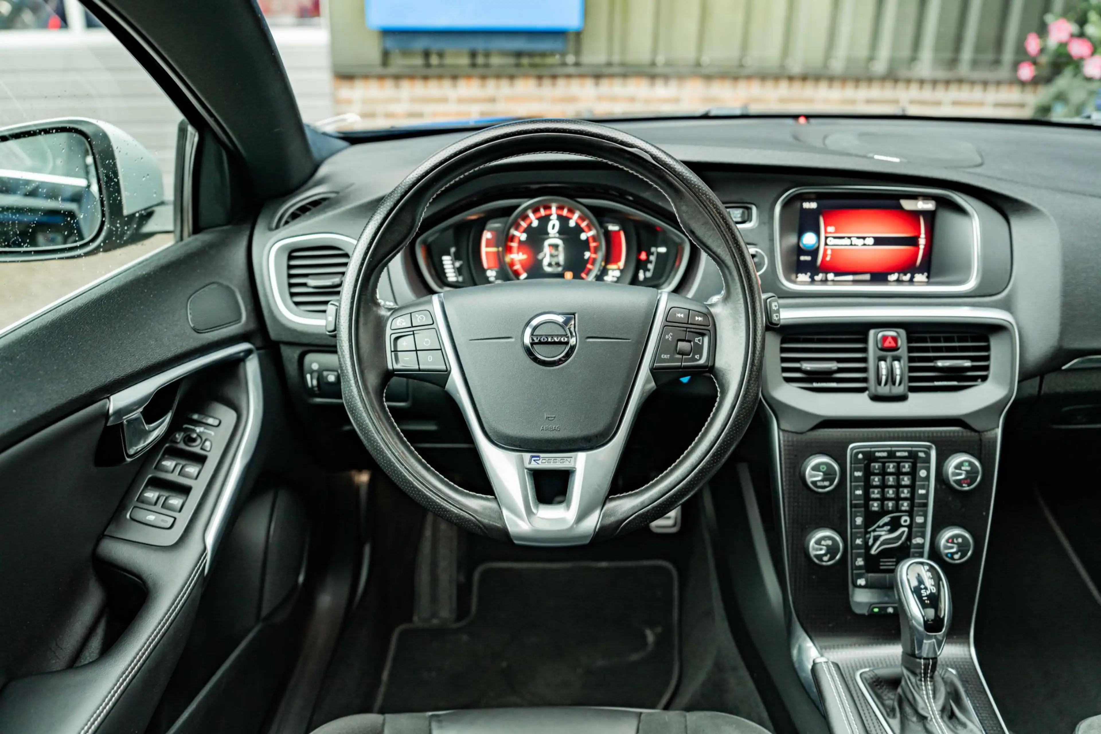 Volvo V40 1.5 T3 Polar+ Sport — photo 14