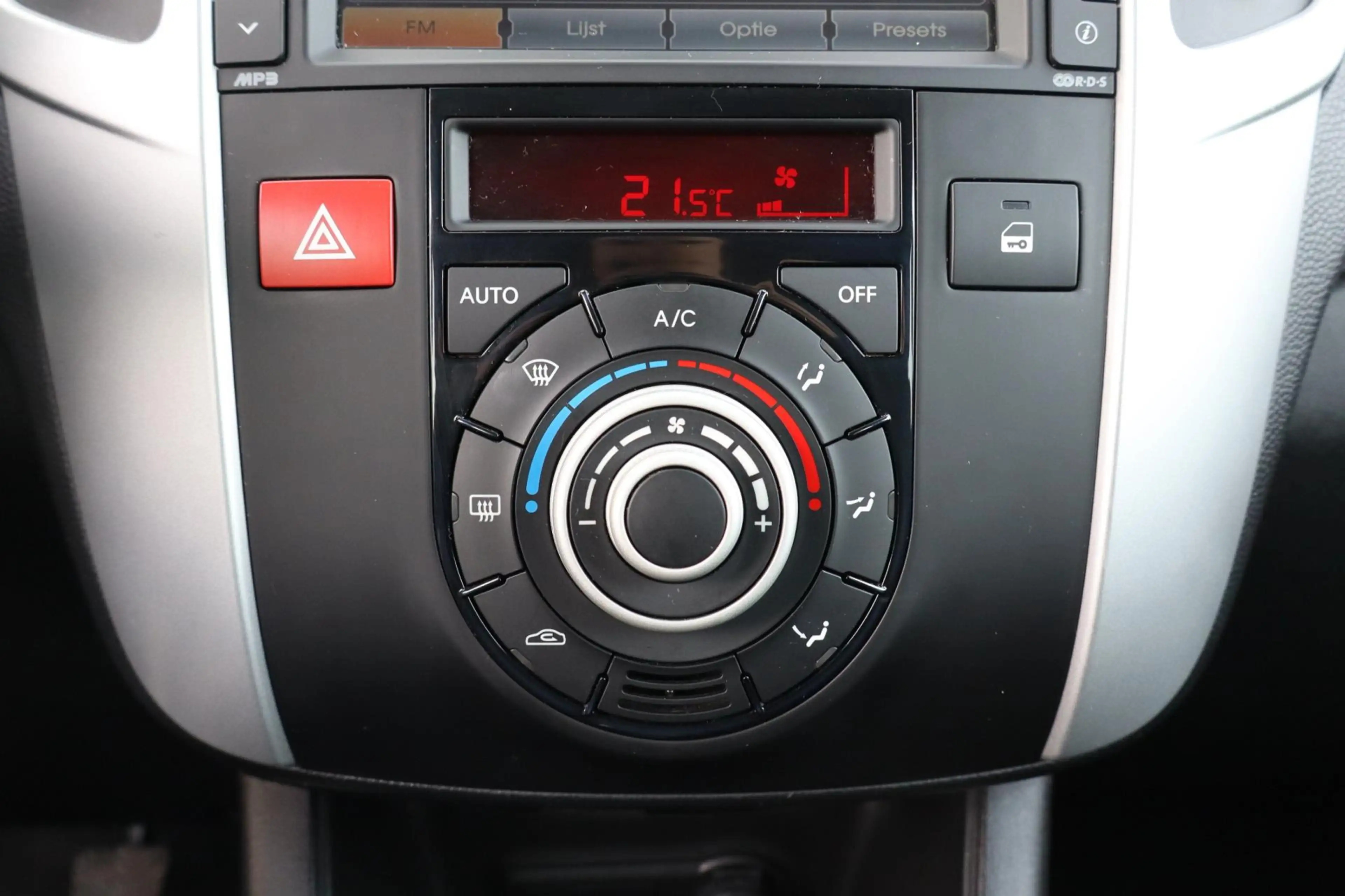 Kia Venga 1.4 CVVT ExecutiveLine Navi Trekhaak — photo 14