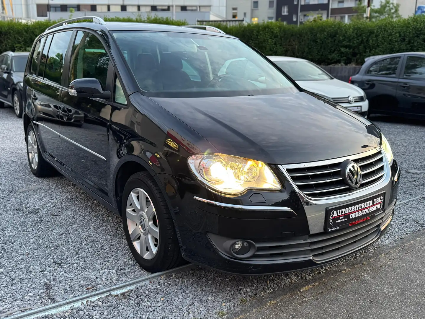 Volkswagen Touran Highline 1.9 *DSG*NAVI*PDC*SHZ*AHK* Noir - 1