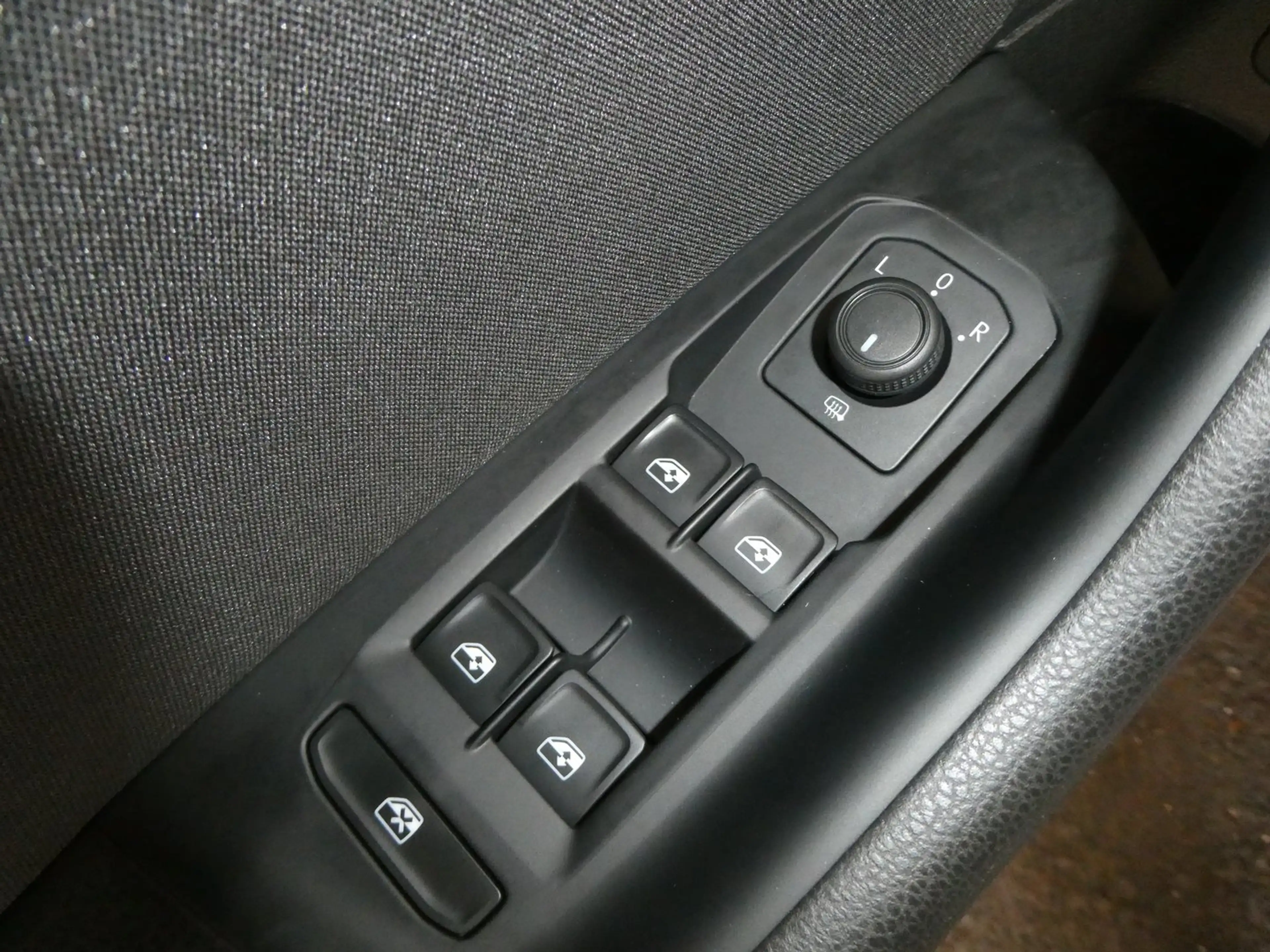 Volkswagen Passat Variant Business TDI 4MOTION DSG — photo 7