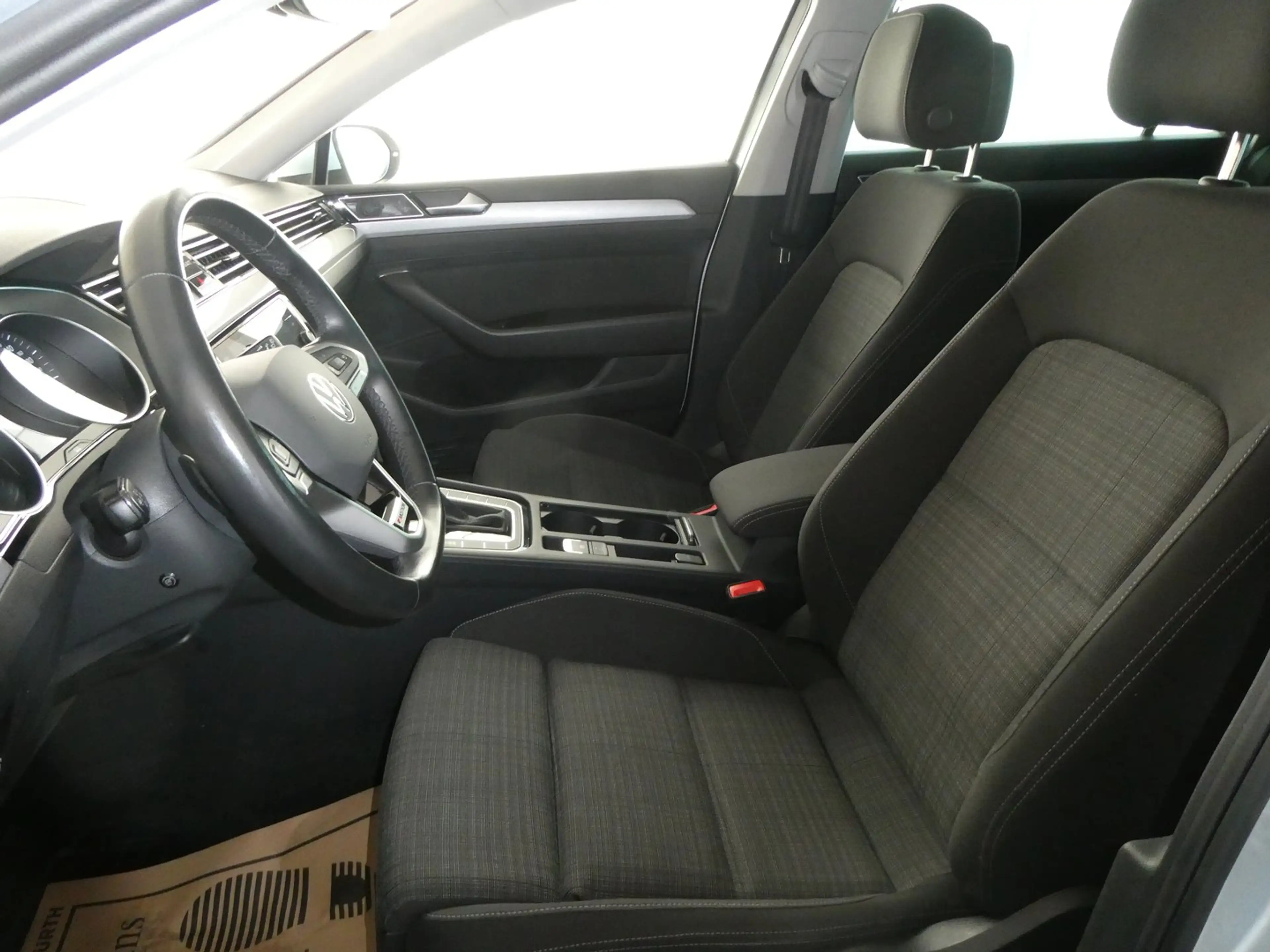 Volkswagen Passat Variant Business TDI 4MOTION DSG — photo 8