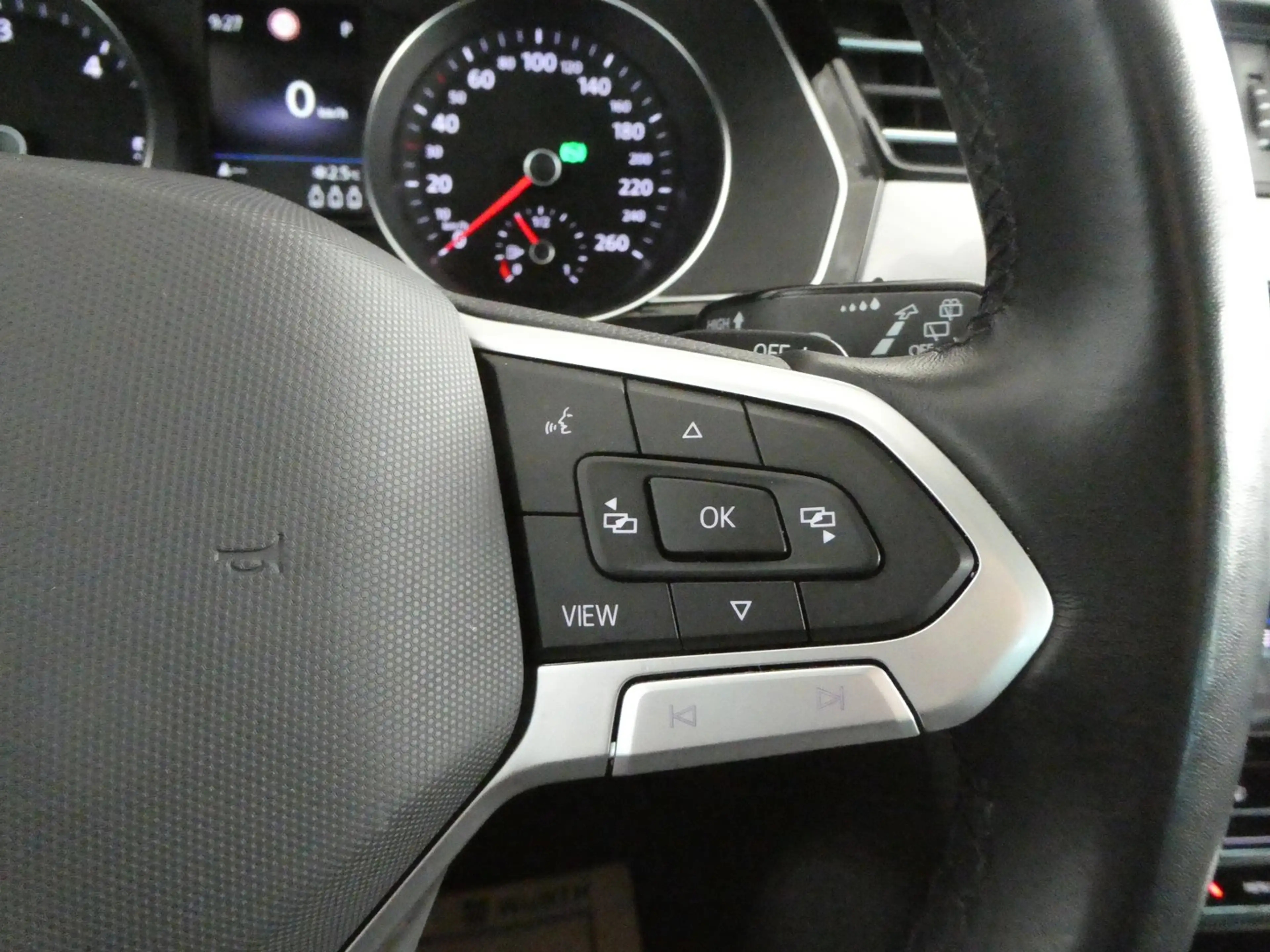 Volkswagen Passat Variant Business TDI 4MOTION DSG — photo 14
