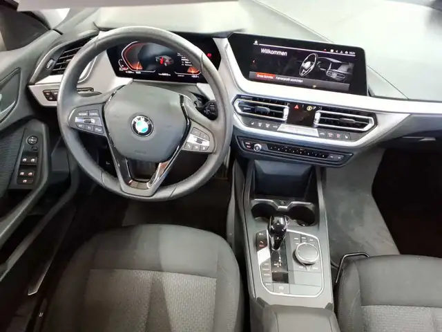 BMW 1 Series view 5