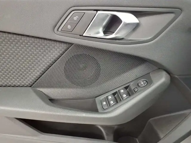 BMW 1 Series view 4