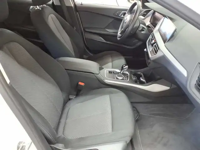 BMW 1 Series view 11