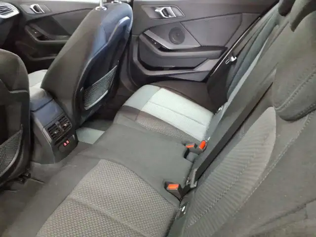 BMW 1 Series view 8