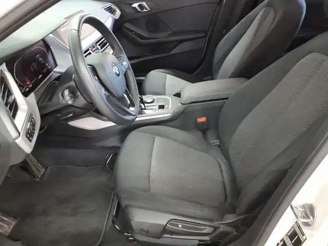 BMW 1 Series view 3