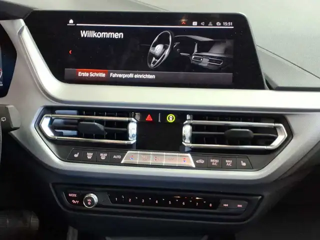 BMW 1 Series view 6