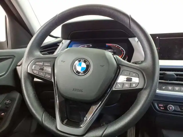 BMW 1 Series view 15