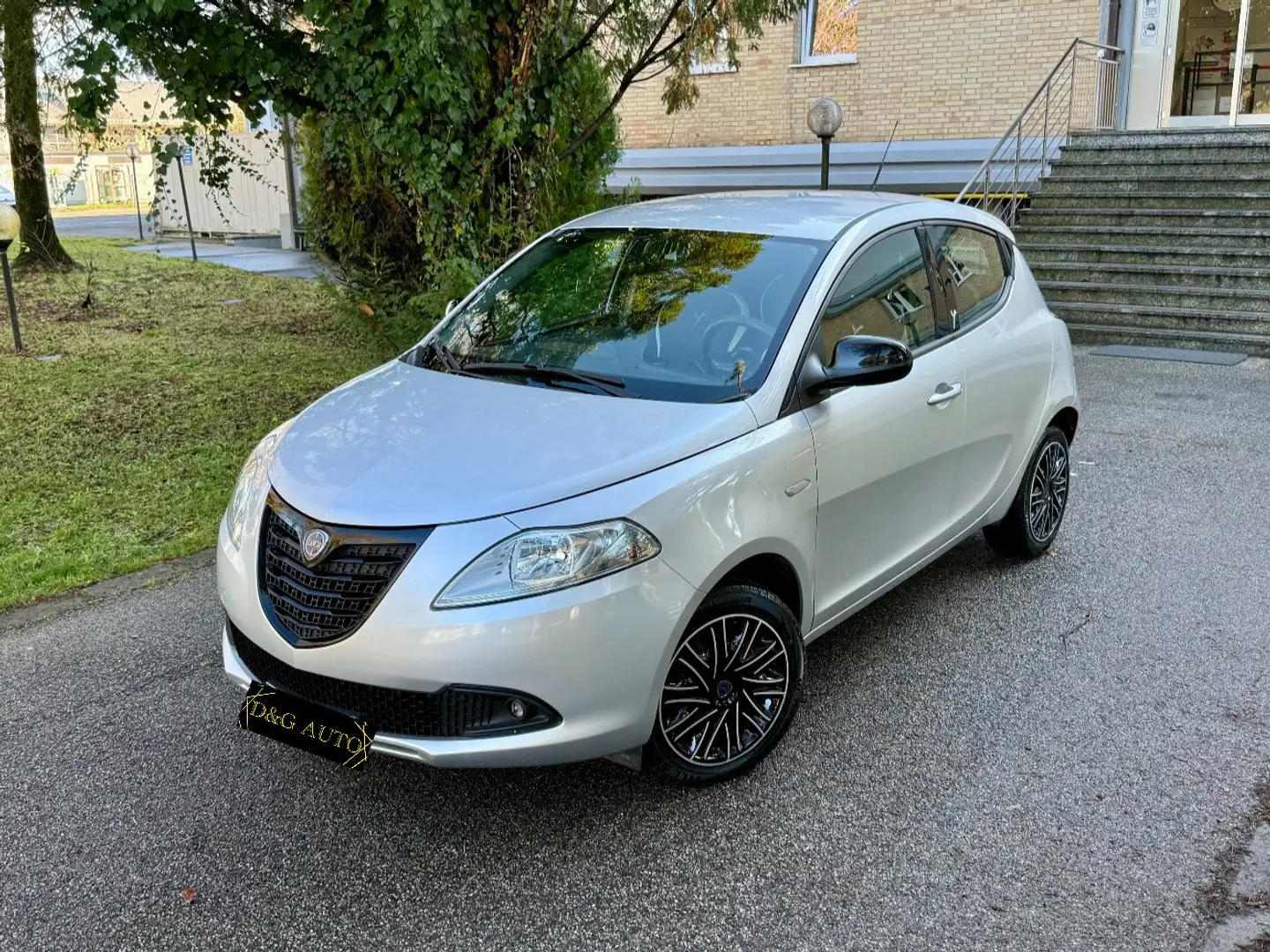 Lancia Ypsilon 1.2 8v Gold ecochic Gpl 69cv E6 Argento - 1