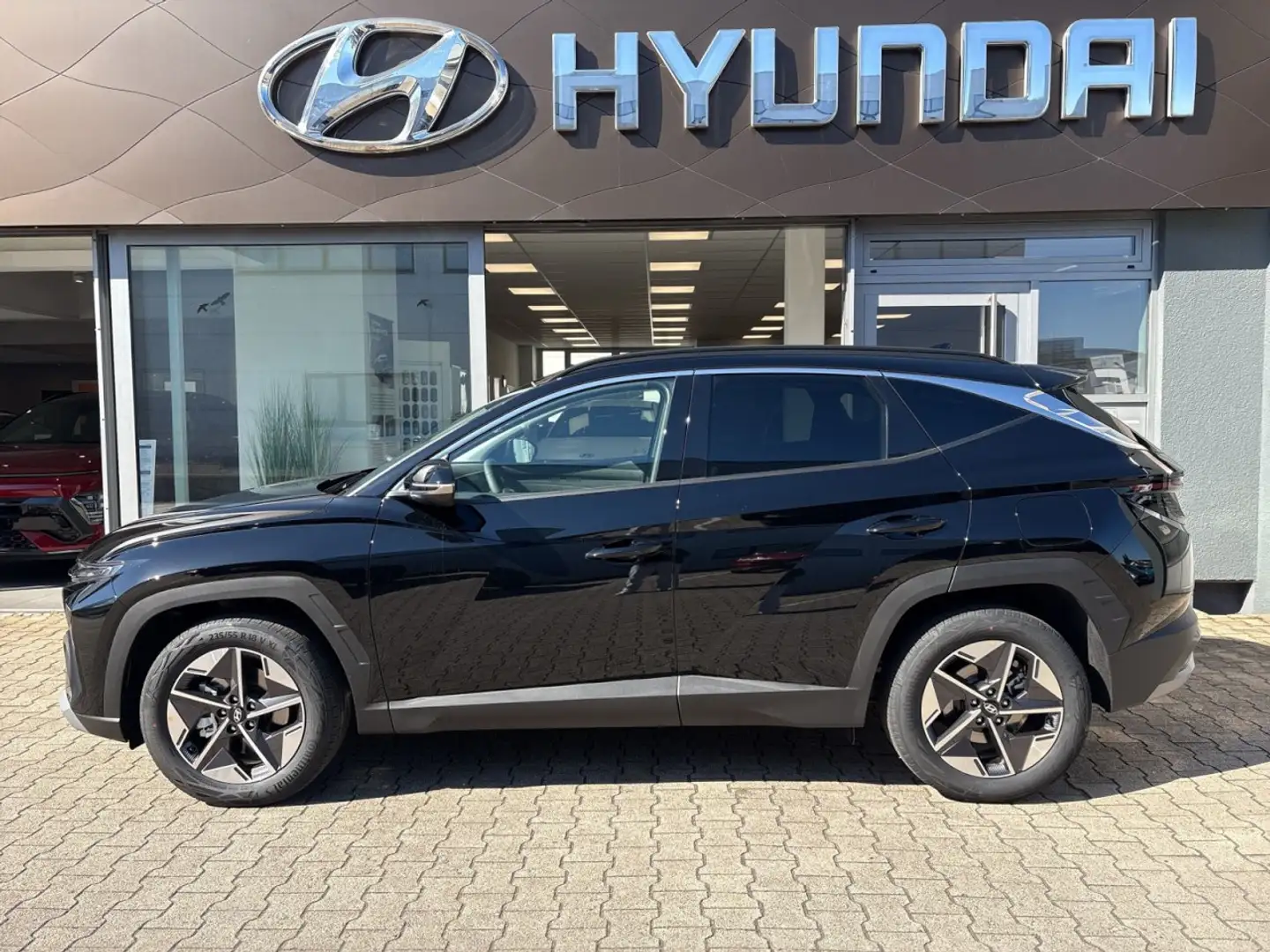 Hyundai TUCSON Trend Mild-Hybrid 4WD Klima Navi Rückfahrkamera Schwarz - 2