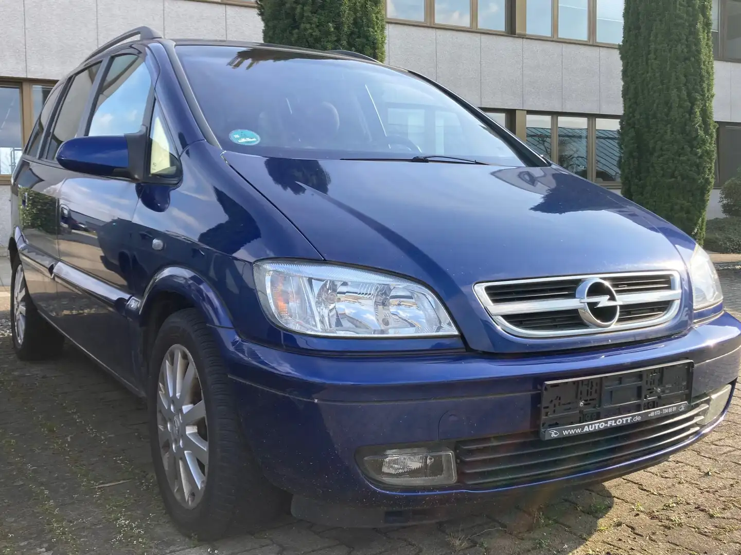Opel Zafira Njoy mit Style-Paket AHK - Kein TÜV Bleu - 2