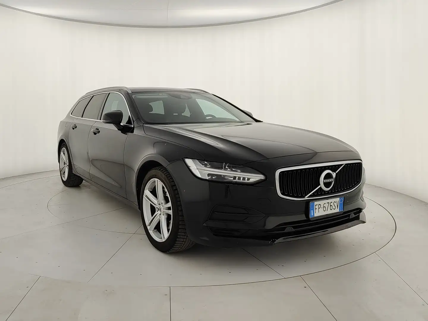 Volvo V90 D3 Momentum Černá - 1