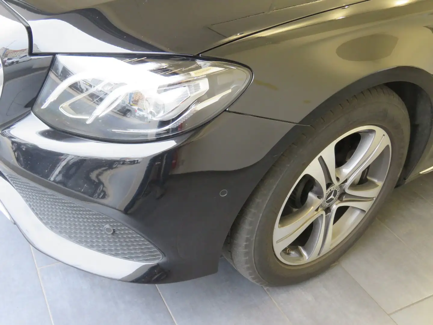 Mercedes-Benz E 220 220 d T Aut. Чорний - 2
