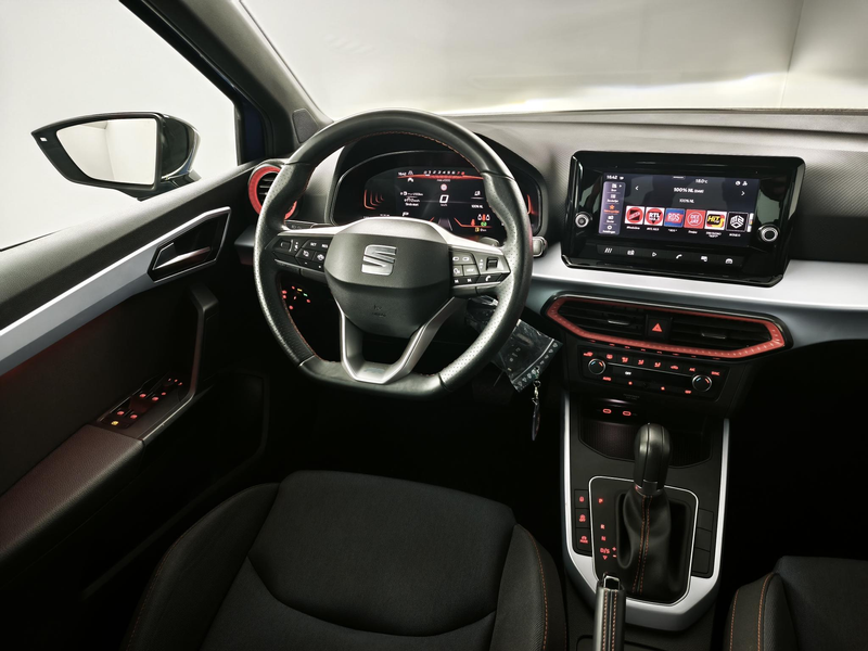 SEAT Arona 1.0 EcoTSI FR Business Connect | Climate Control | — photo 10