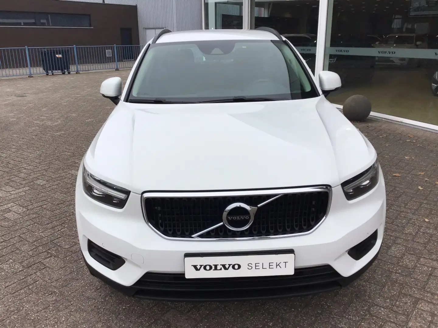 Volvo XC40 1.5 T2 Momentum Navigation-Climate Pack park camer Wit - 2