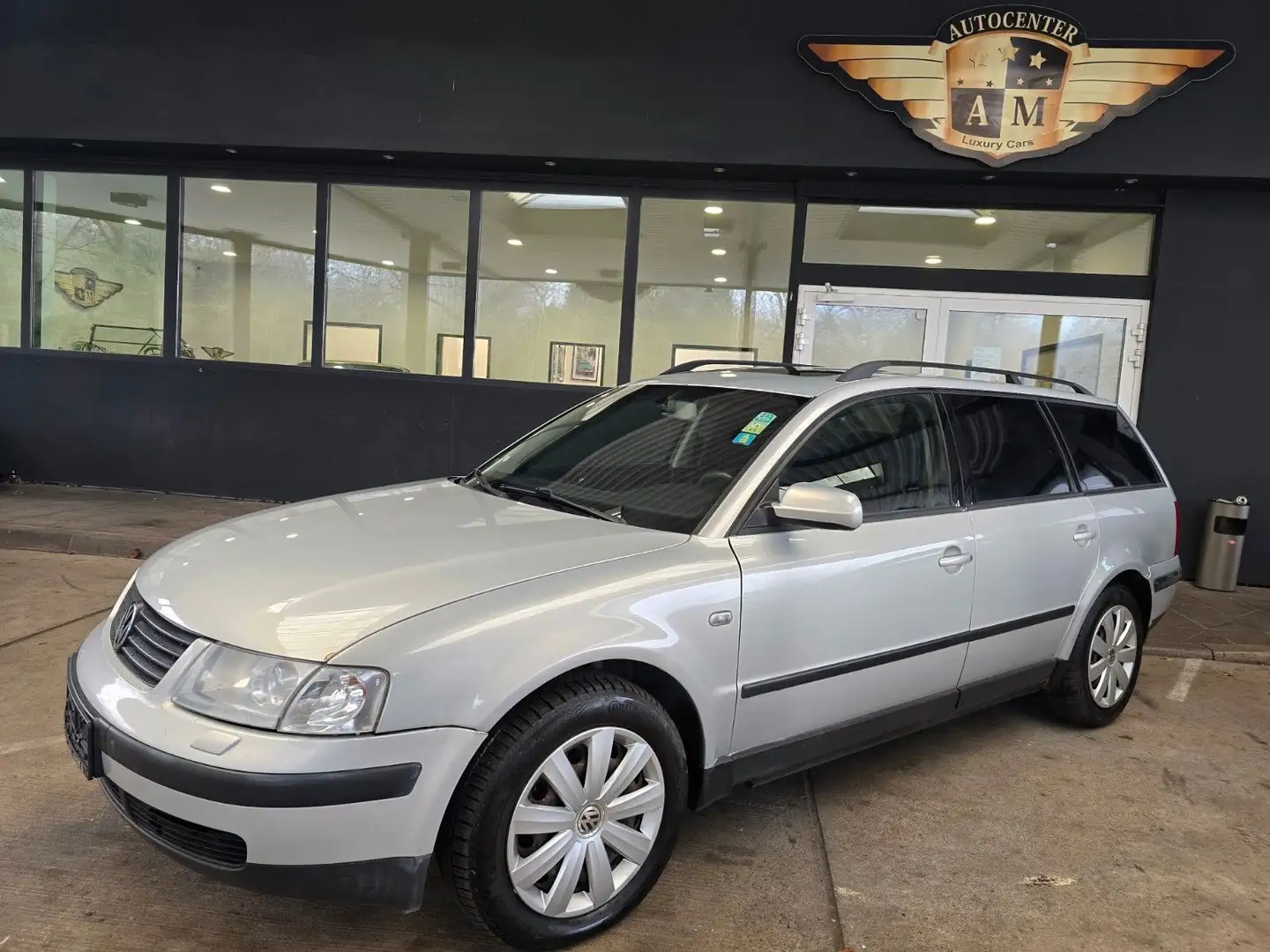 Volkswagen Passat Variant 1.9 TDI Highline SSD/Multi/AHK Silber - 1