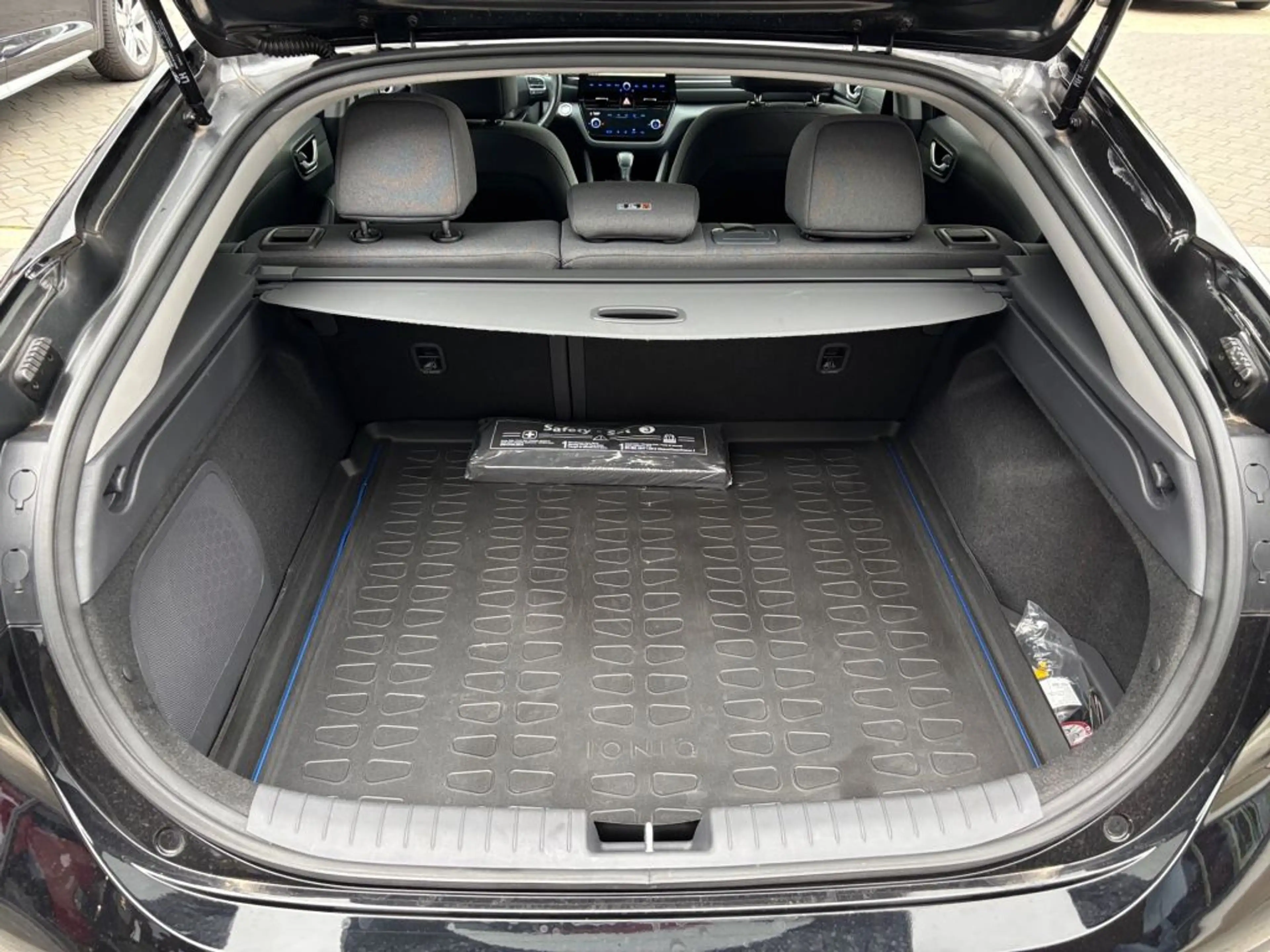 Hyundai IONIQ Hybrid 1.6 GDI Style — photo 12