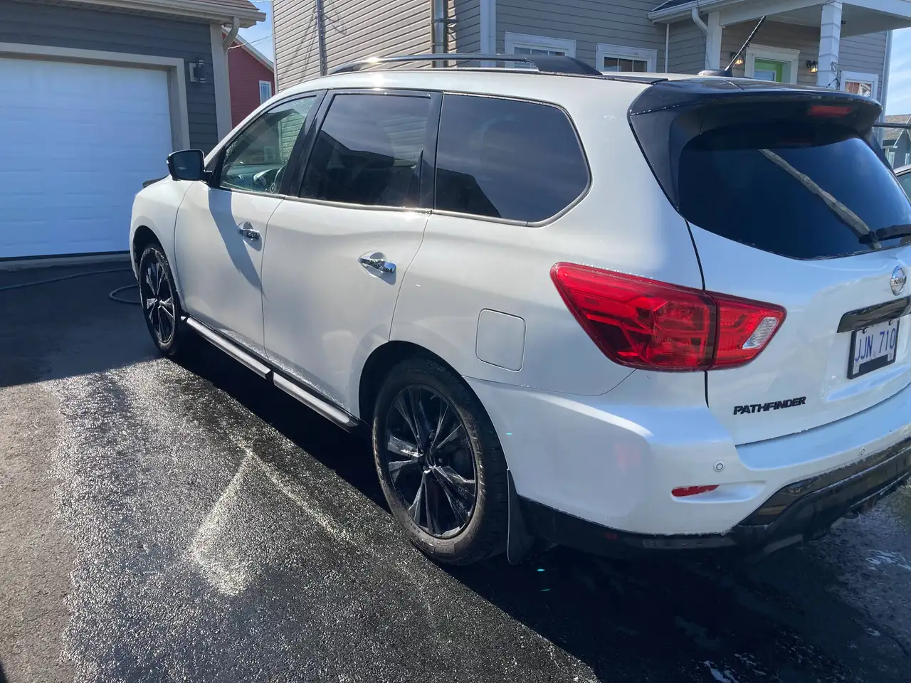 Nissan Pathfinder снимка Nissan Pathfinder