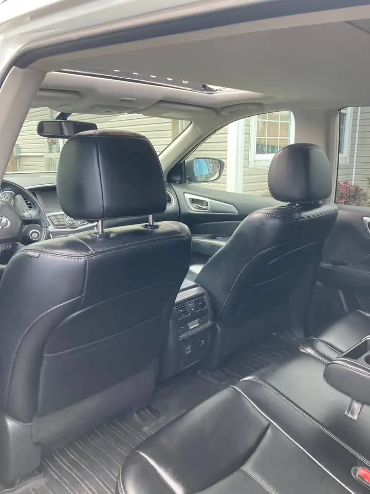 Nissan Pathfinder снимка Nissan Pathfinder