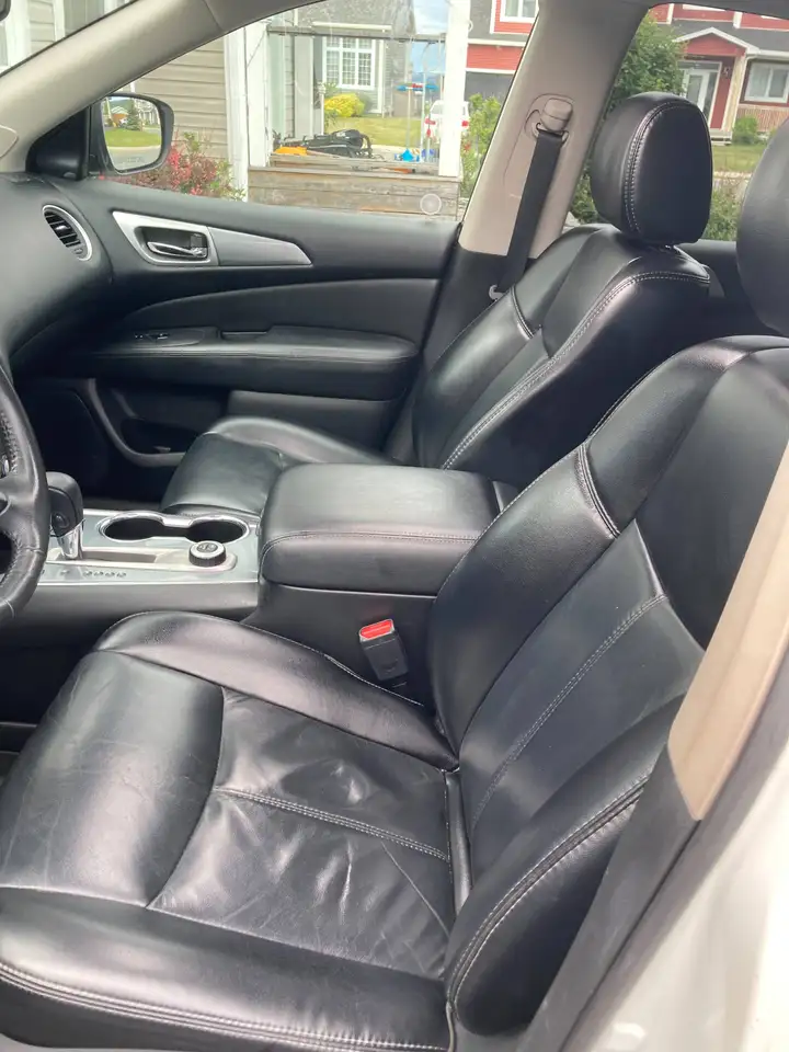 Nissan Pathfinder снимка Nissan Pathfinder