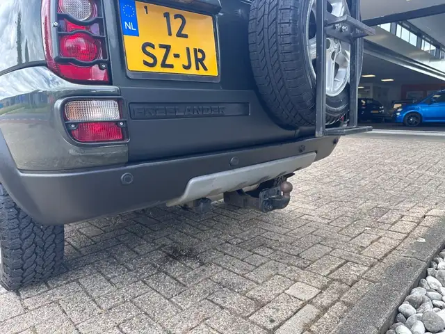 Land Rover Freelander view 8