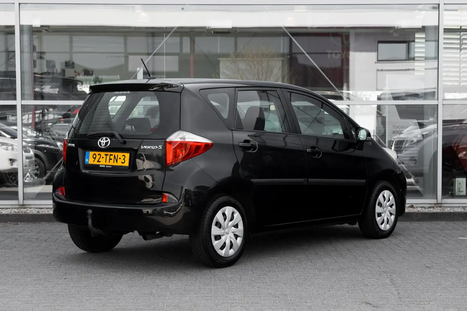 Toyota Verso-S 1.3 VVT-i Aspiration Negro - 2