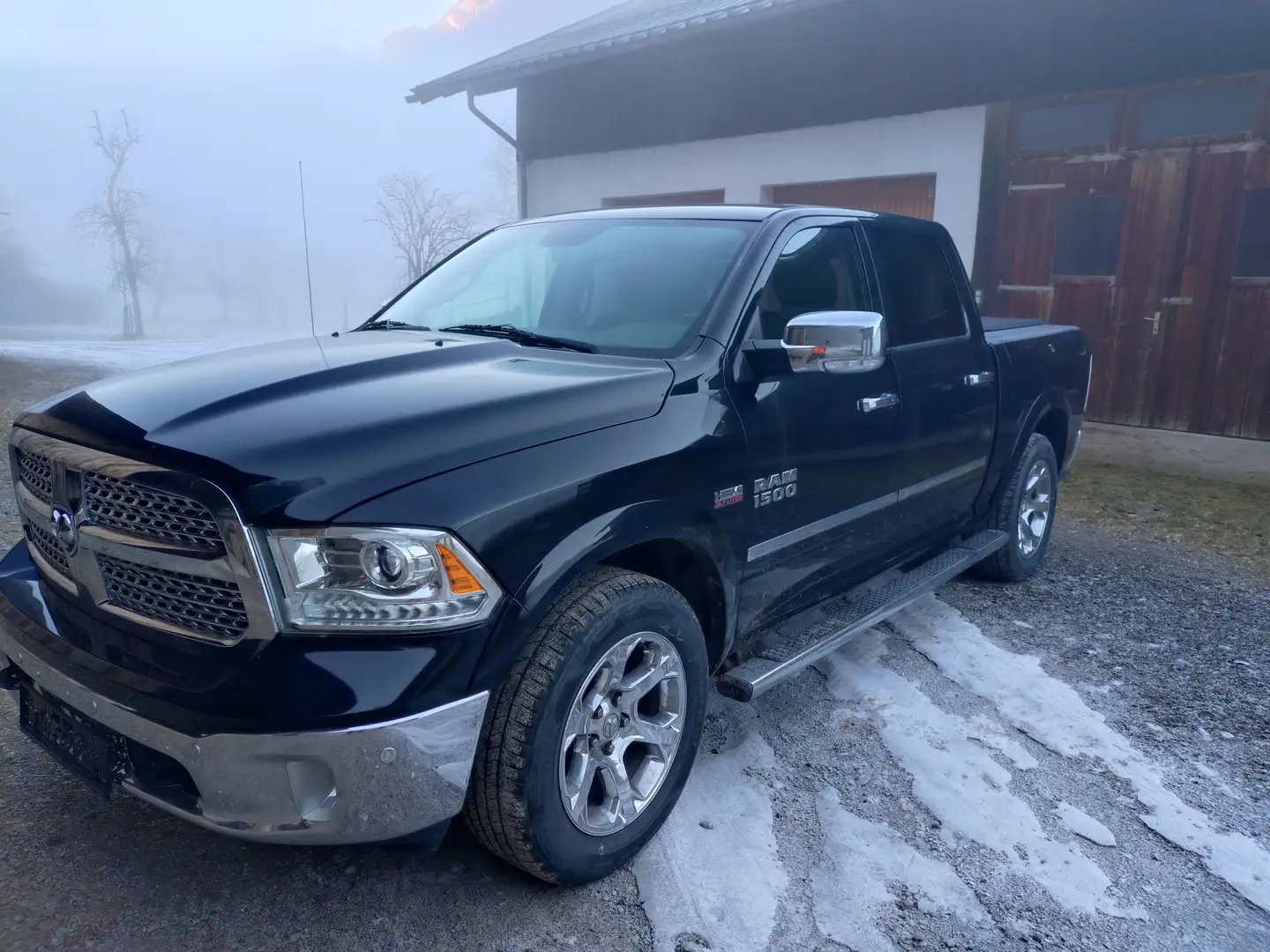 Dodge RAM Laramie Schwarz - 2