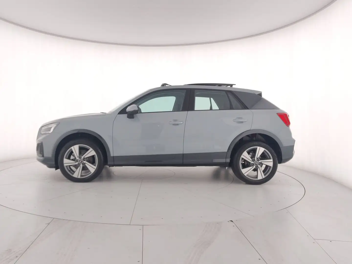 Audi Q2 35 TDI S tronic Business Advanced Grigio - 2