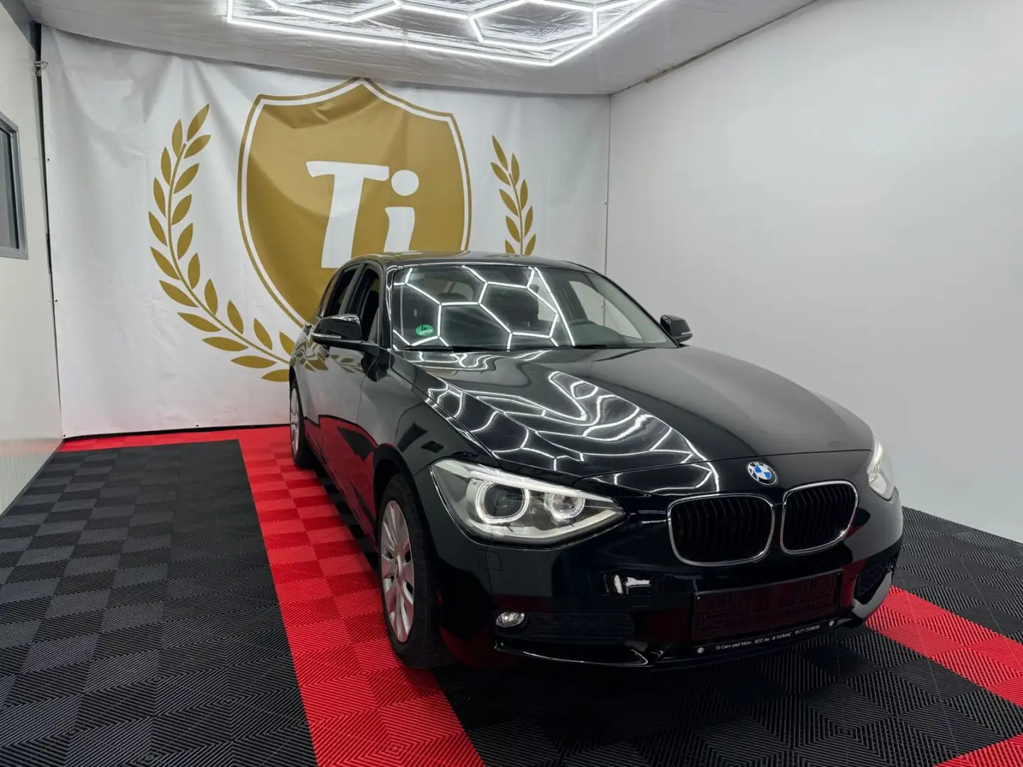 BMW 116 *Baureihe*Lim.*5-trg.*116i*TüV*STZGH*SCHECKEFT* Černá - 2