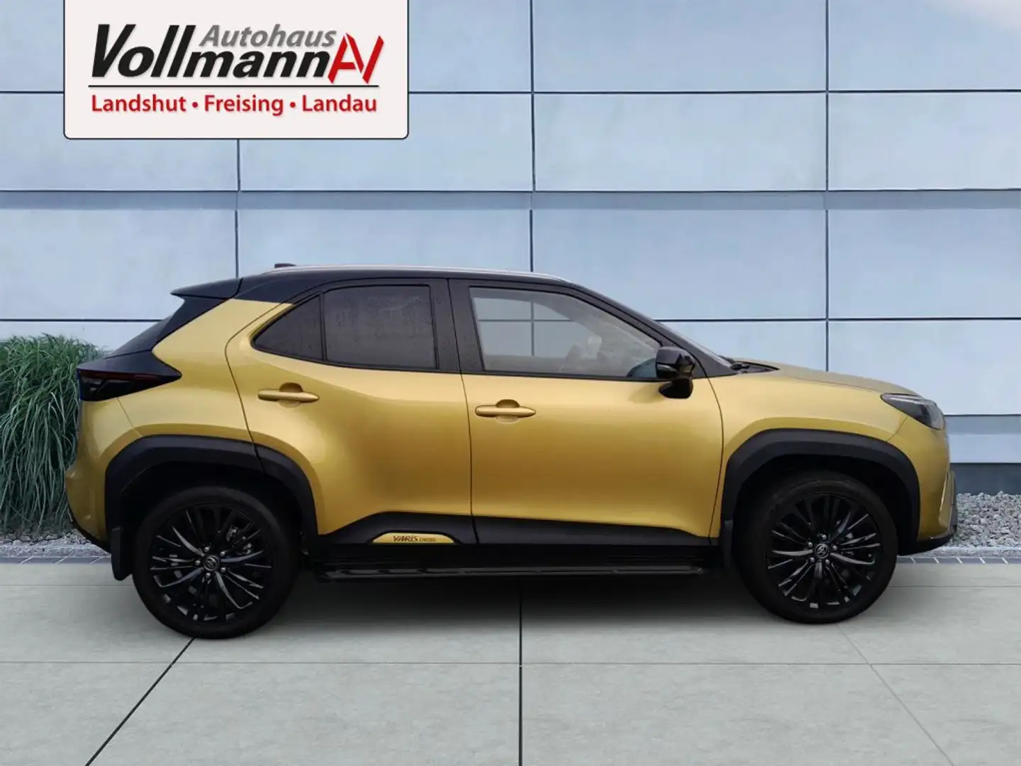 Toyota Yaris Cross Hybrid 1.5 VVT-i Adventure Gold - 2