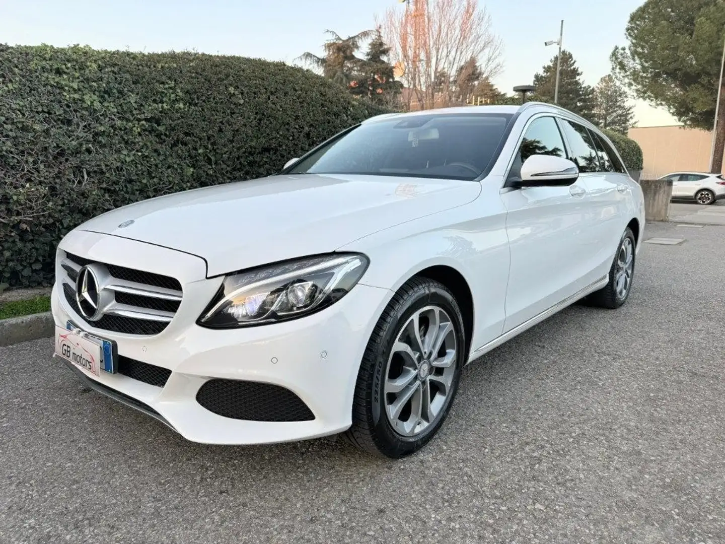 Mercedes-Benz C 220 d S.W. Auto Sport NAVI - LED - PDC - BT - 17 Bianco - 2