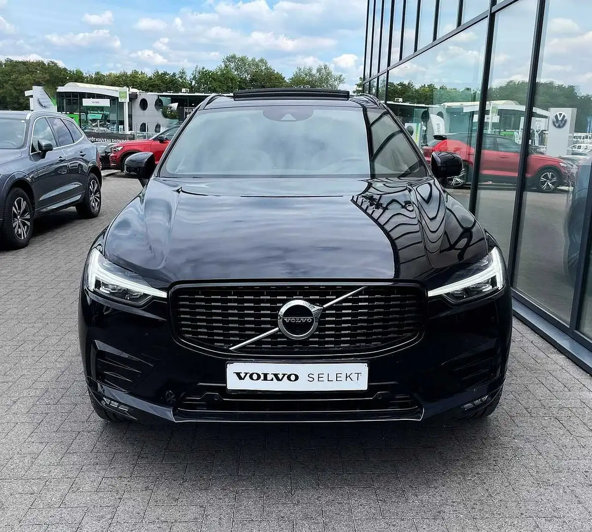 Volvo XC60 II R-Design, B4 Mild-Hybrid Essence Zwart - 2