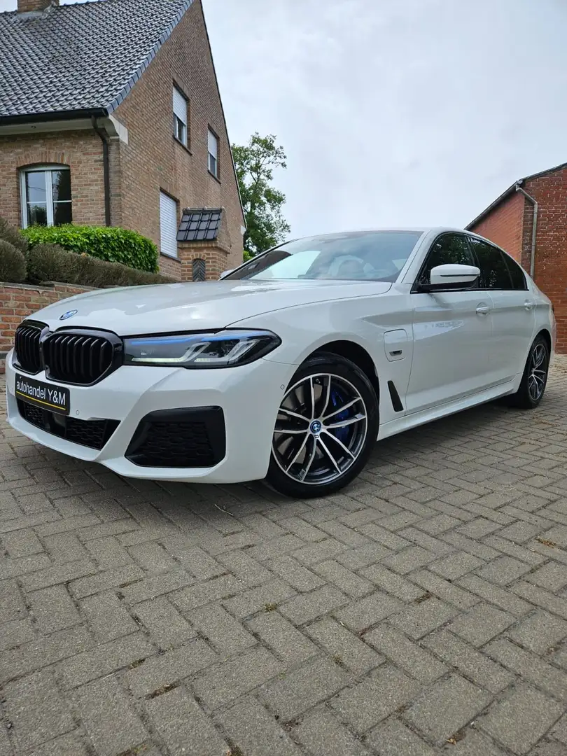 BMW 545 545e xDrive Aut. M Sport Edition Wit - 1