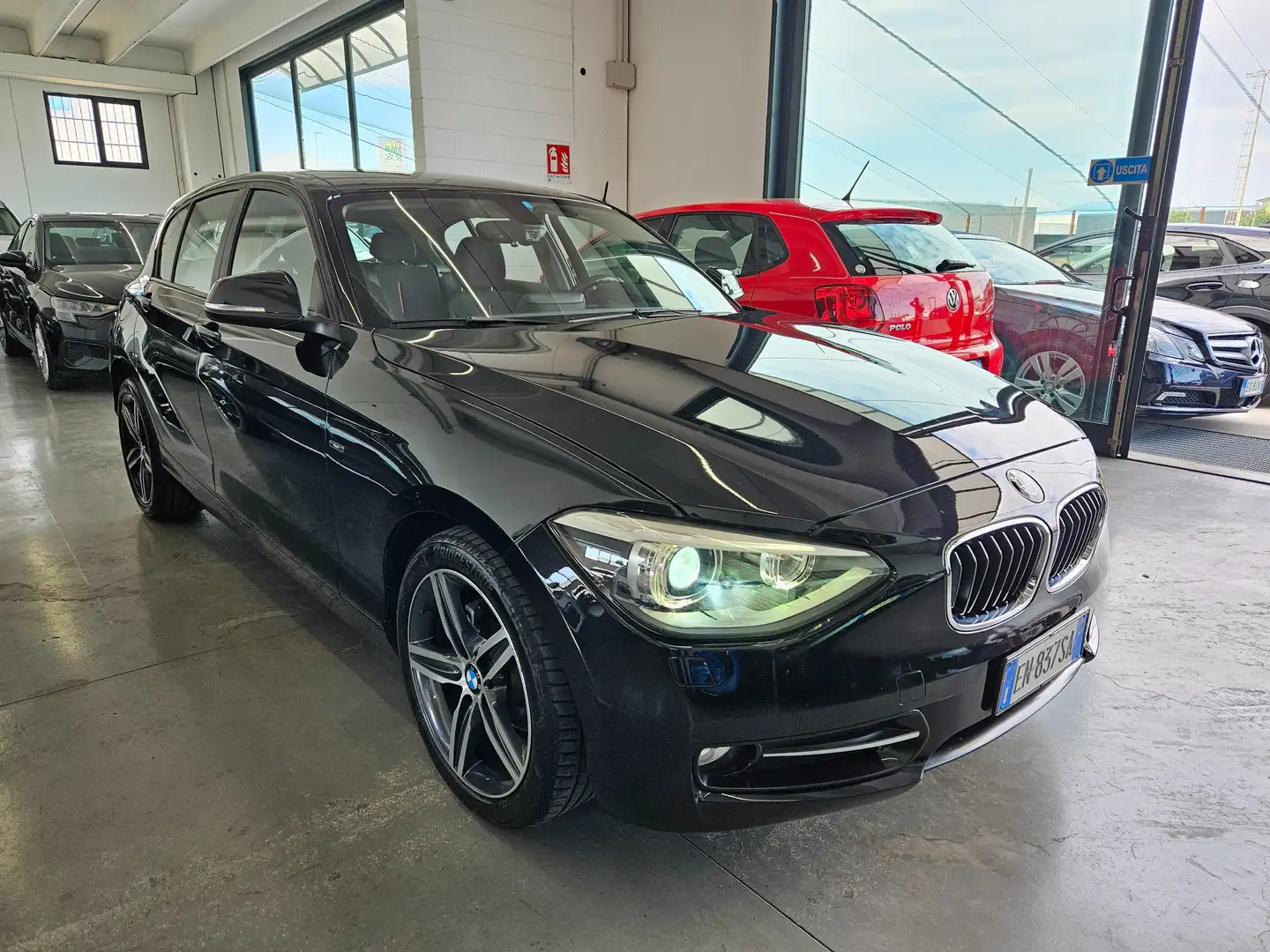BMW 118 Serie 1 F/20-21 2011 118d 5p Msport Schwarz - 1