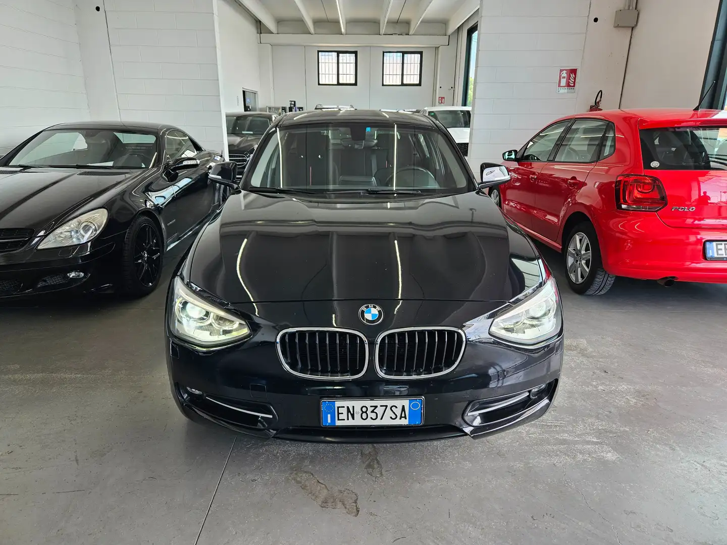 BMW 118 Serie 1 F/20-21 2011 118d 5p Msport Schwarz - 2