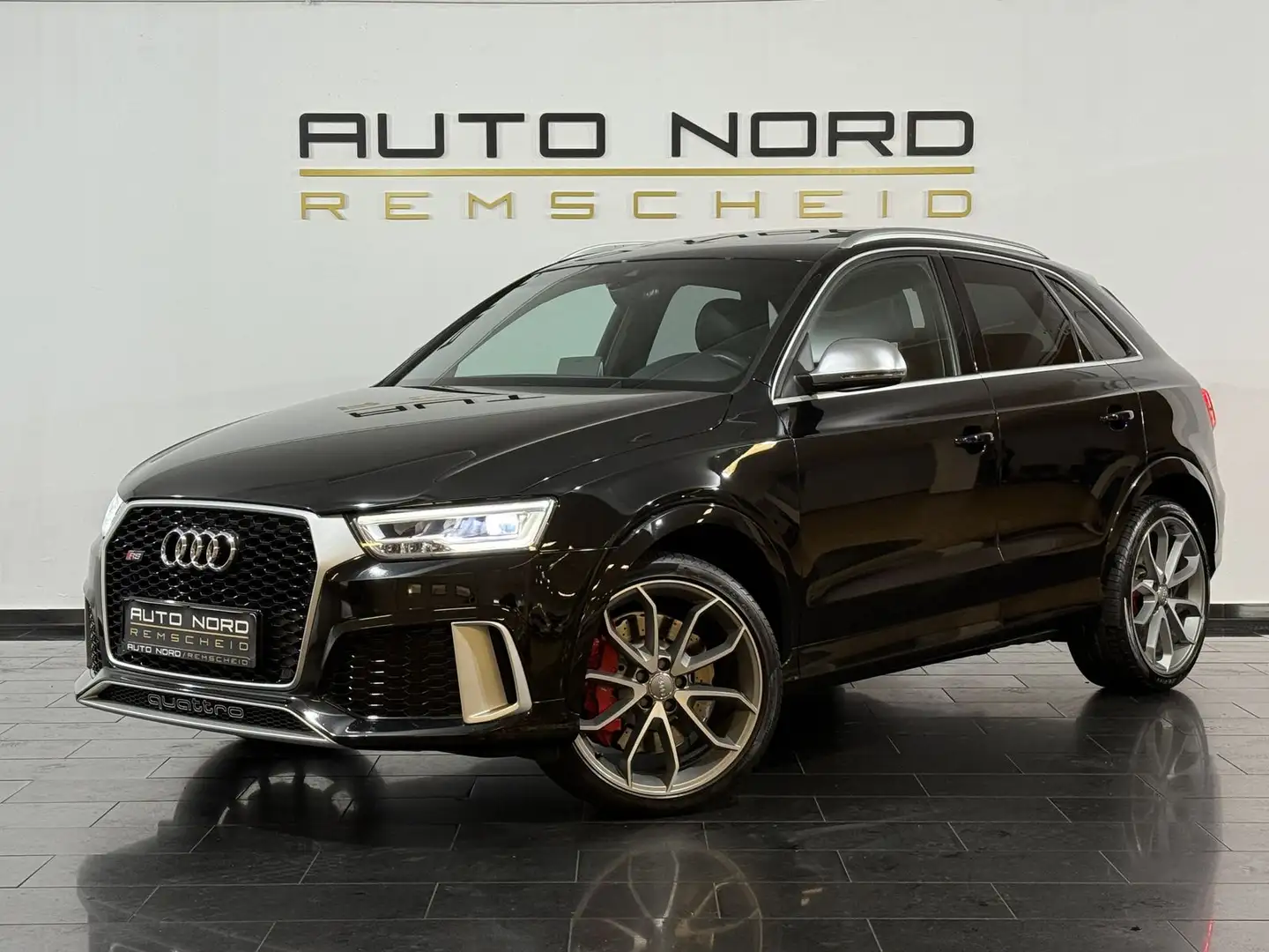 Audi RS Q3 2.5 TFSI quat.*Raute*Pano*BOSE*KeyGo*AHK* Schwarz - 1