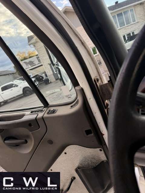 2017 Freightliner MM106