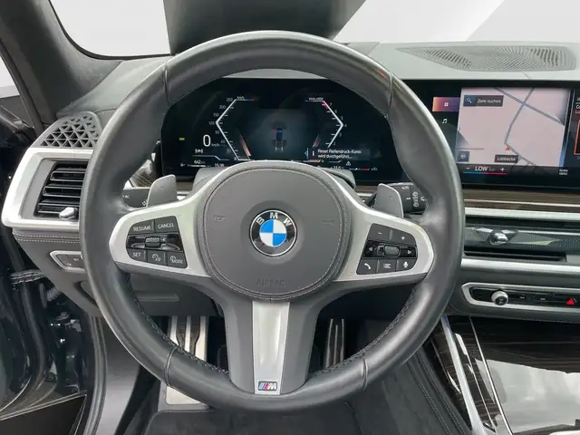 BMW X7 view 11
