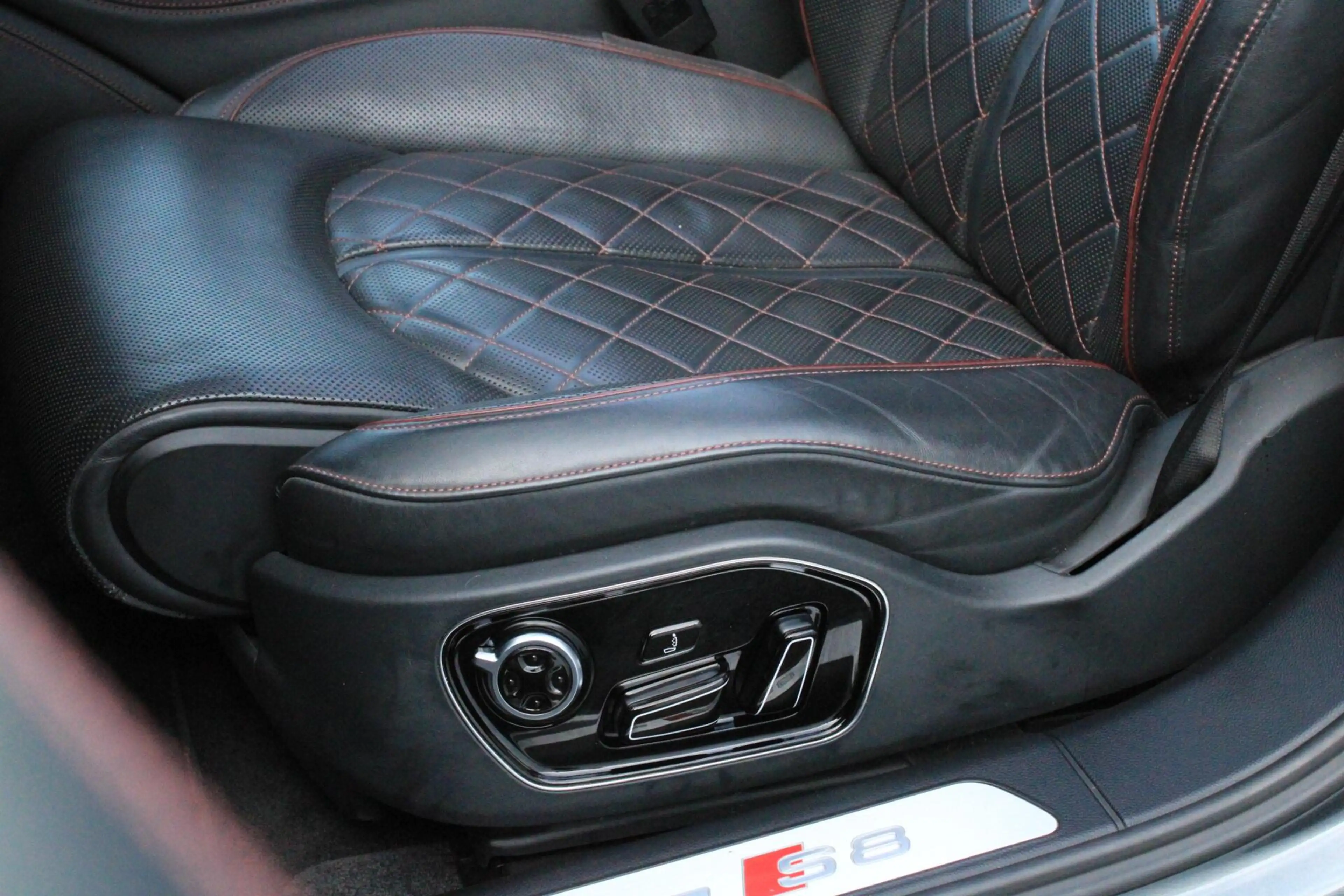 Audi S8 4.0 TFSI S8 plus quattro Pro Line+ Softclose Panor — photo 15