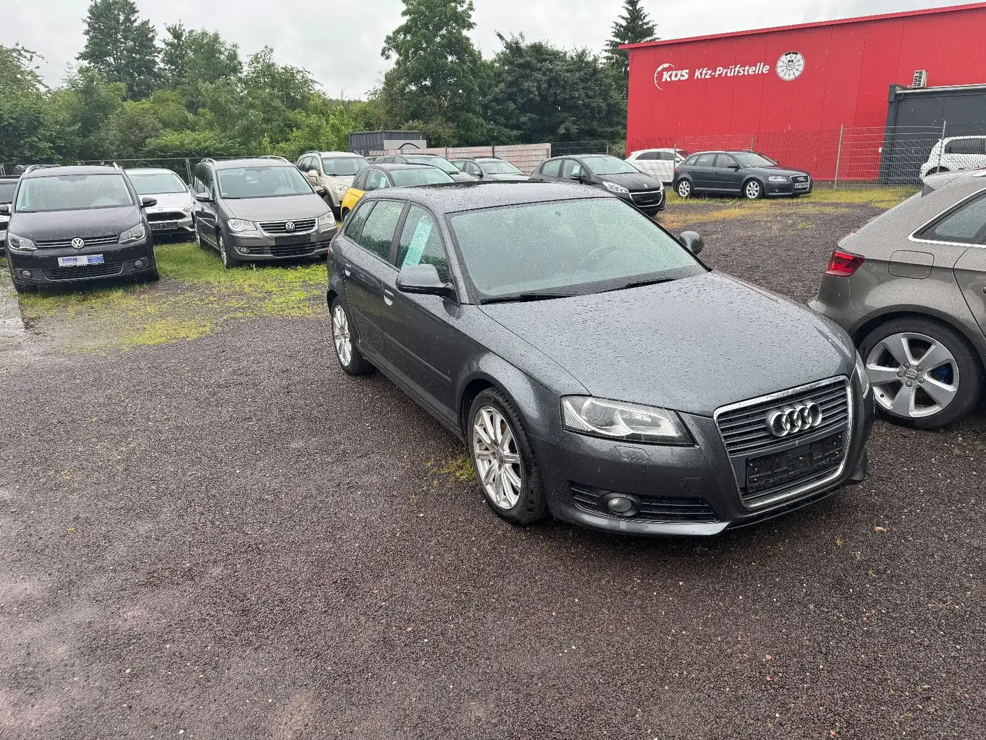 Audi A3 1.8 TFSI Attraction Sportback Grau - 1