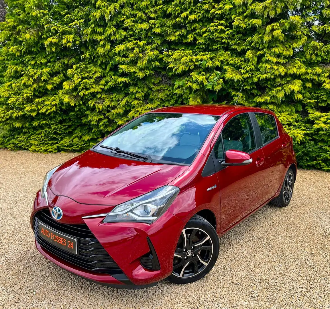 Toyota Yaris 1.5i VVT-i Hybrid Comfort and pack Style 63.000 KM Rood - 1