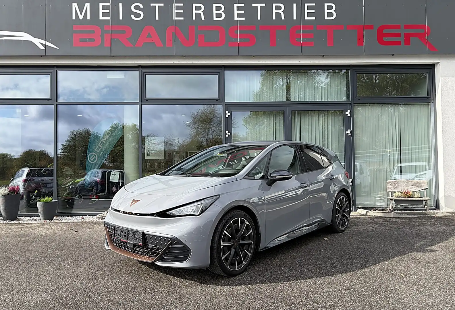 CUPRA Born 77kWh e-Boost Grau - 1