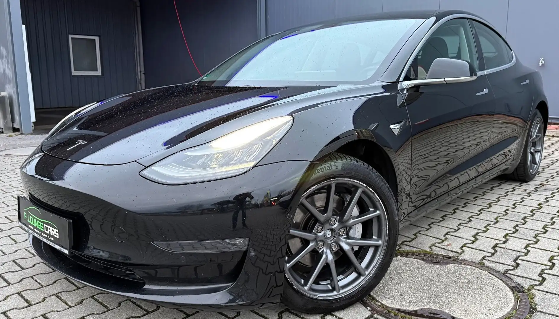 Tesla Model 3 Long Range Dual AWD*AHK*8-FACH*PANO* Schwarz - 1