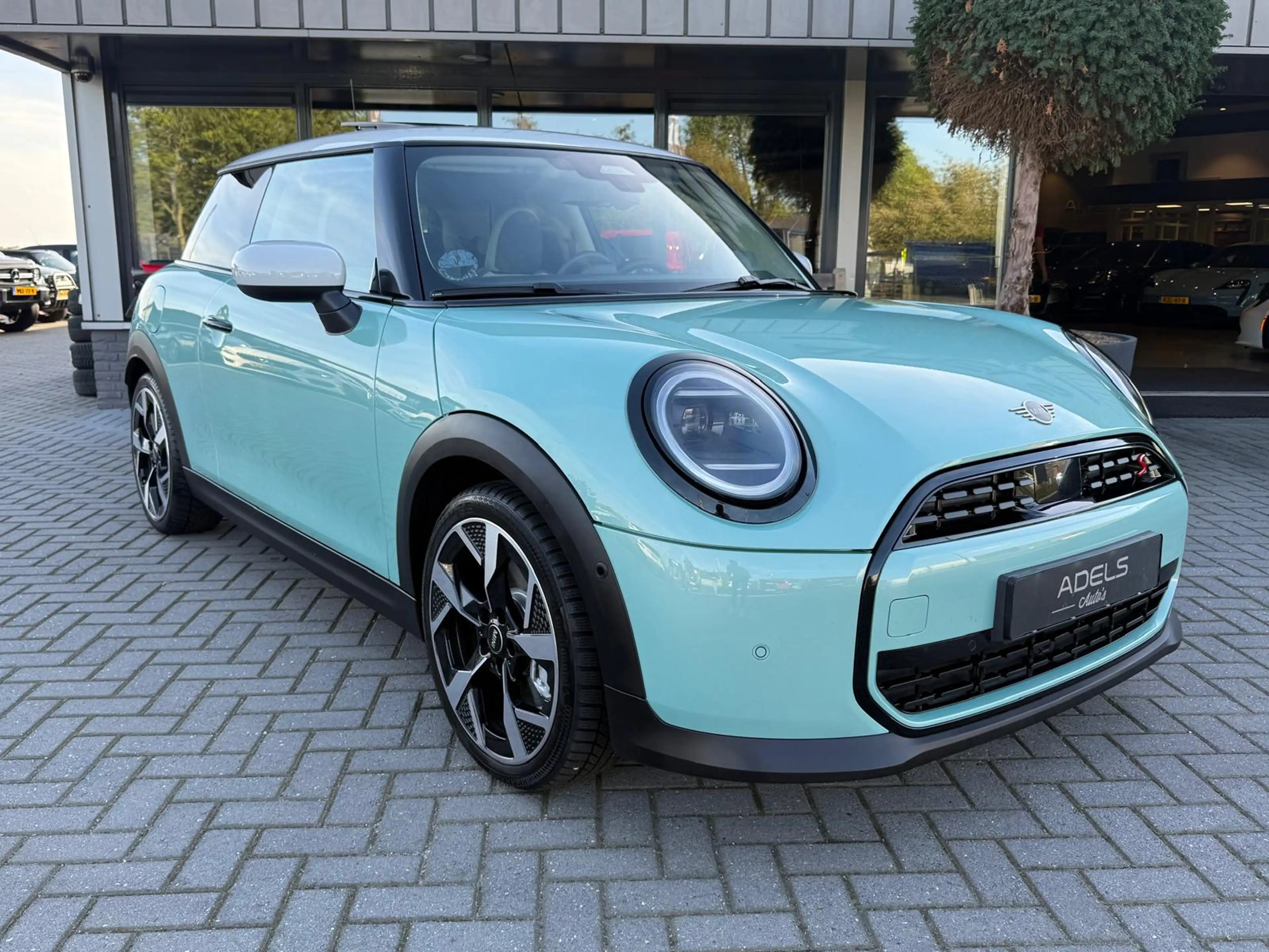 MINI Cooper S 2.0 Classic M Panodak HUD Camera Keyless Dealer On — photo 27