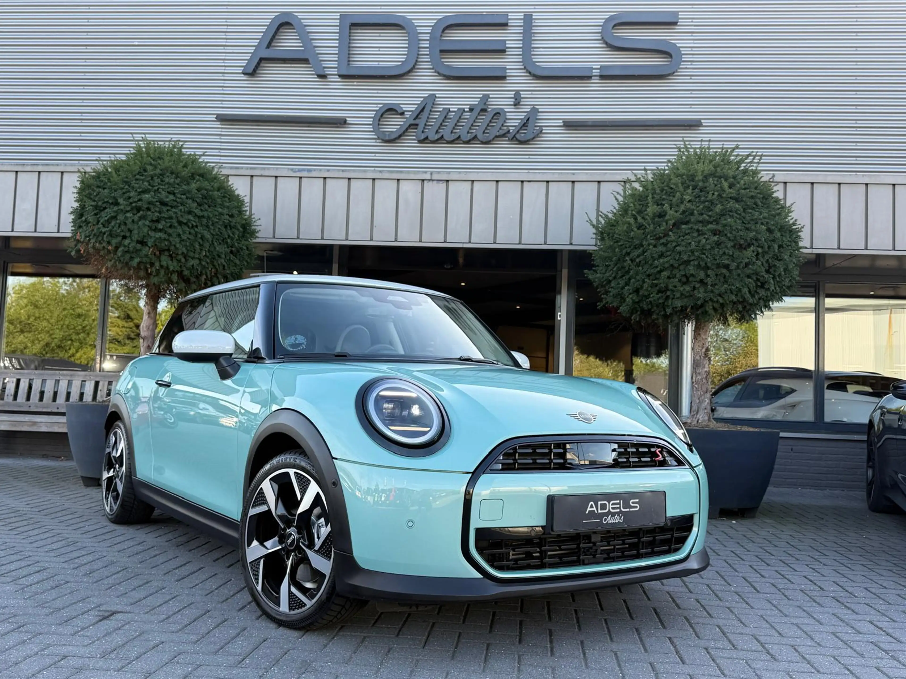 MINI Cooper S 2.0 Classic M Panodak HUD Camera Keyless Dealer On — photo 2