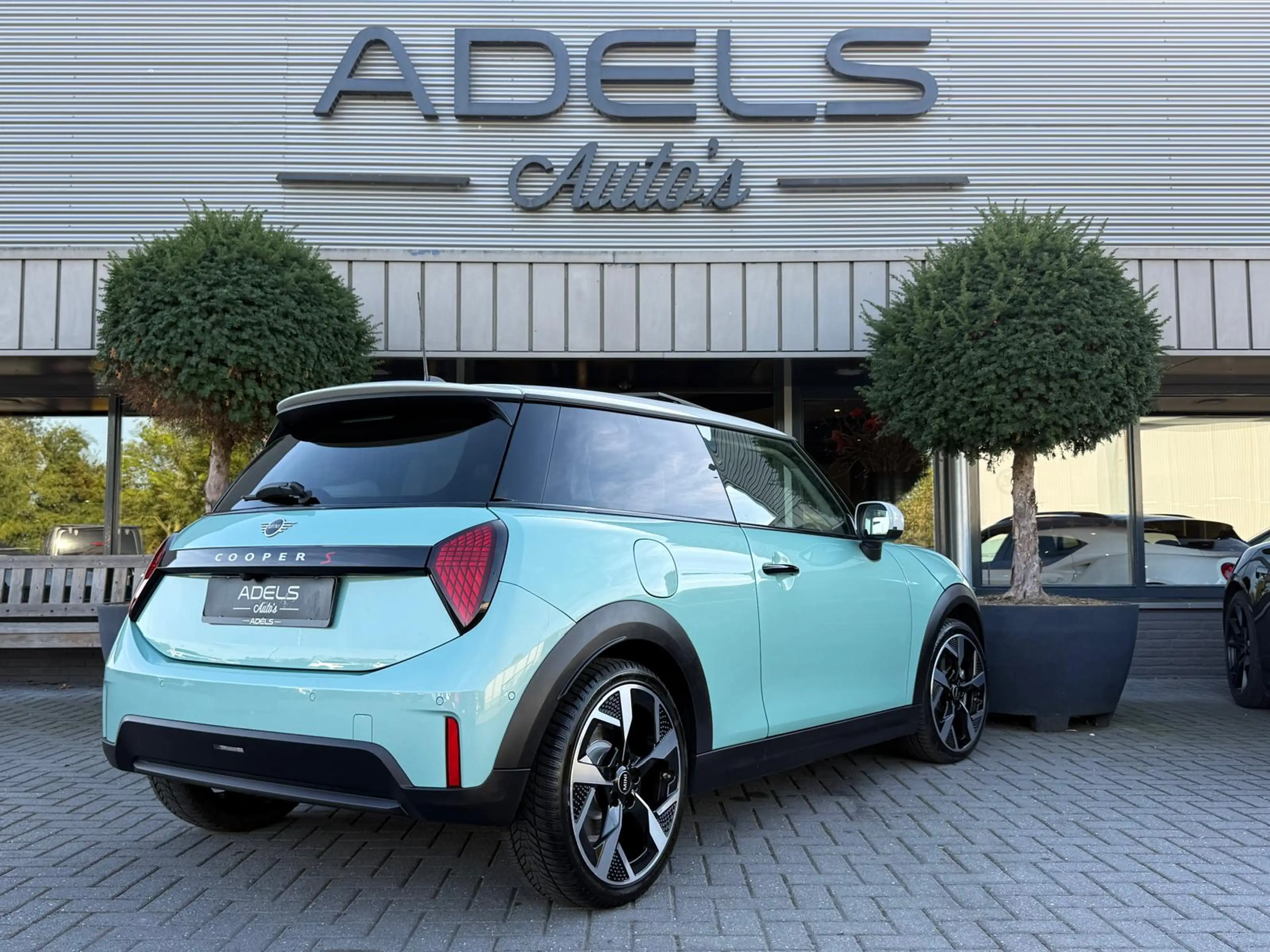 MINI Cooper S 2.0 Classic M Panodak HUD Camera Keyless Dealer On — photo 6