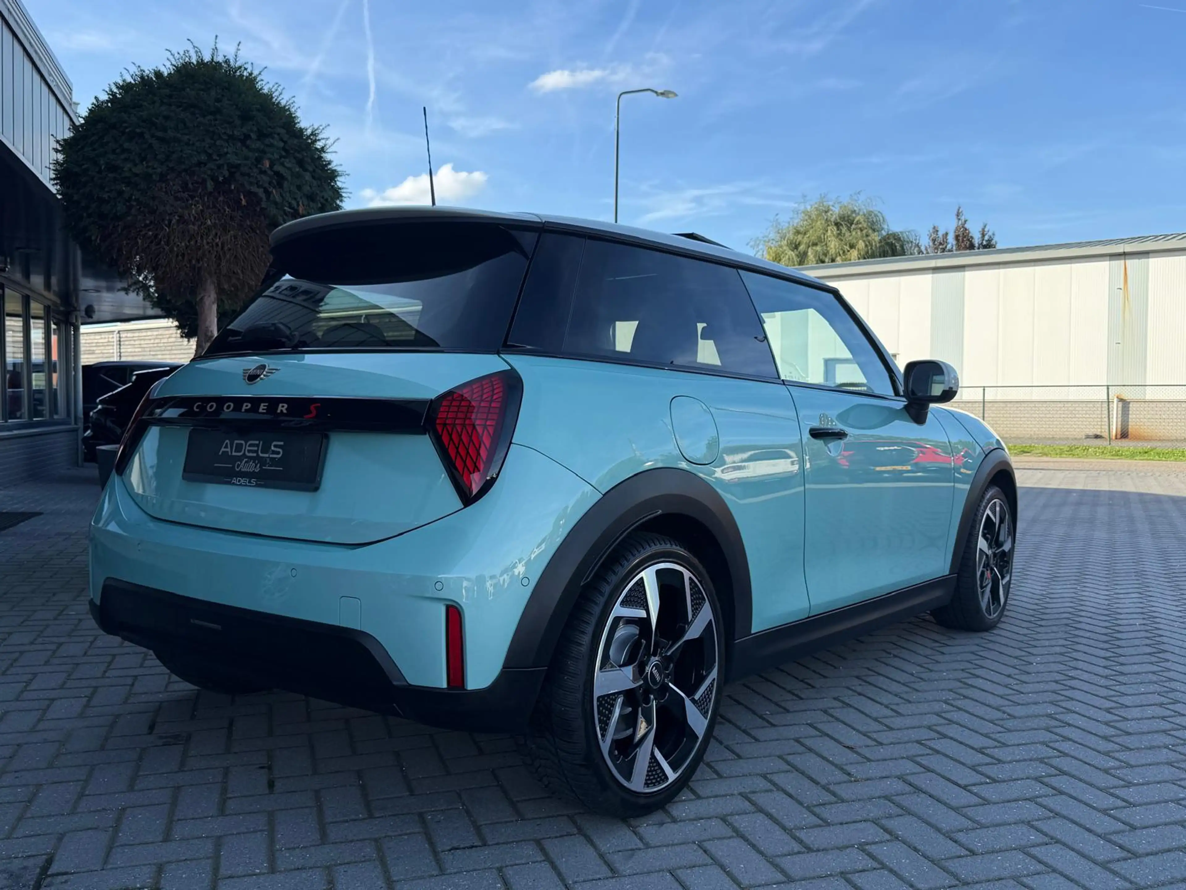 MINI Cooper S 2.0 Classic M Panodak HUD Camera Keyless Dealer On — photo 24