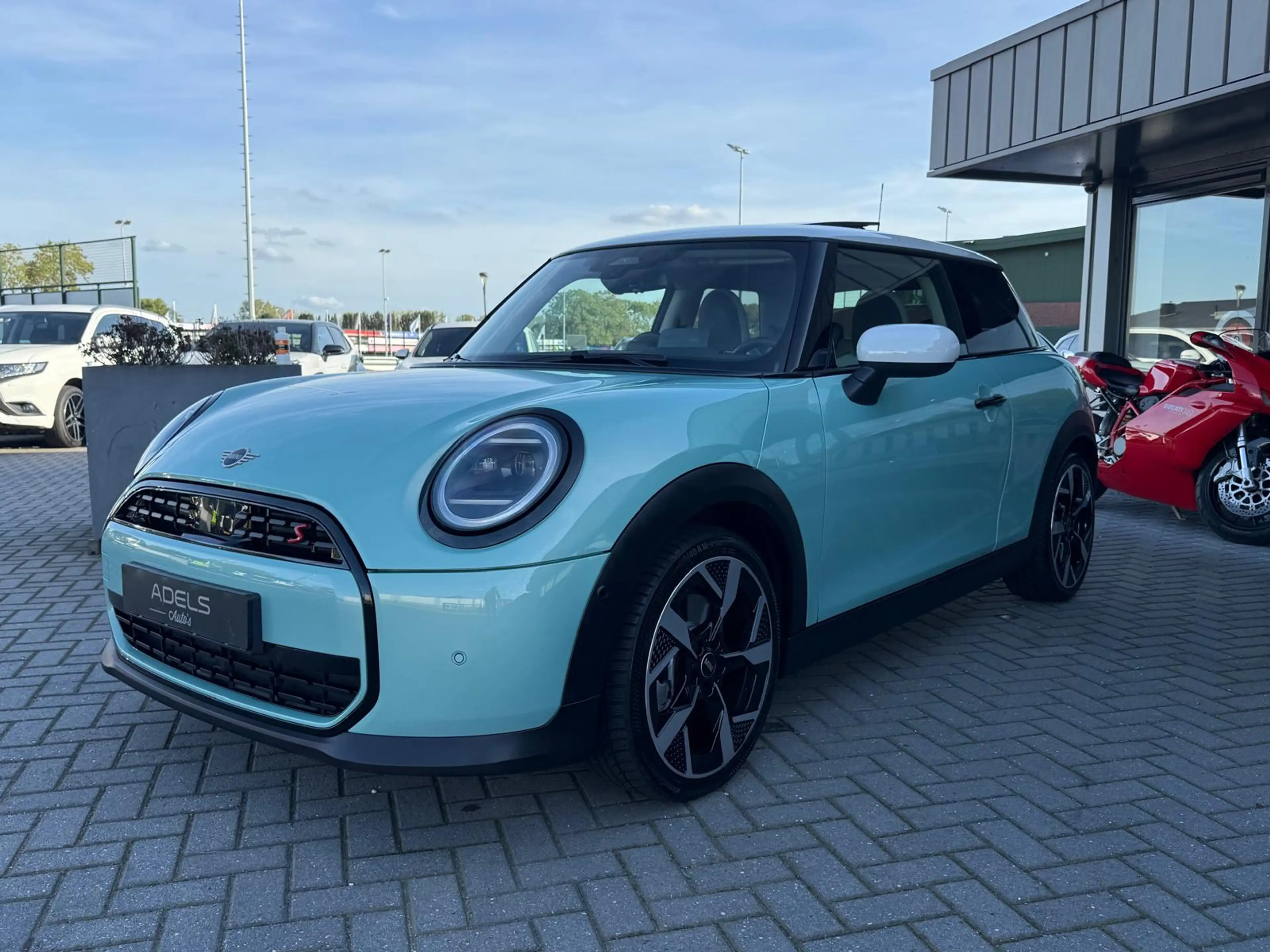 MINI Cooper S 2.0 Classic M Panodak HUD Camera Keyless Dealer On — photo 29